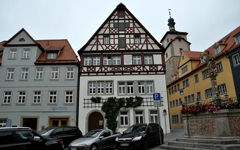 Casas enxaimel na Kapellenplatz, em Rothenburg ob der Tauber